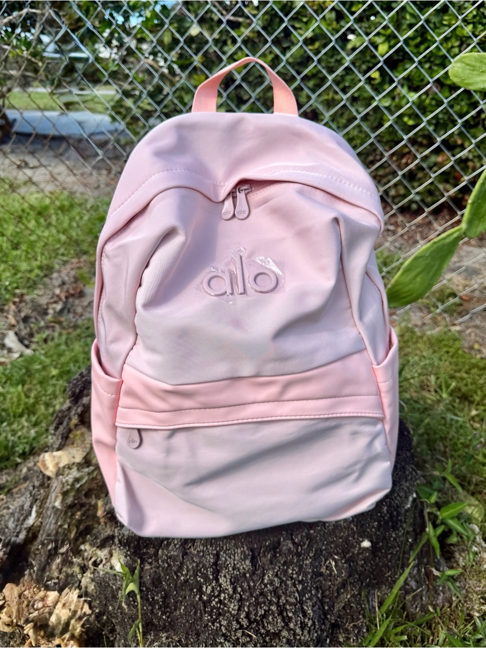 ALO Yoga Blush Pink Everyday Backpack - Picture 3 of 14
